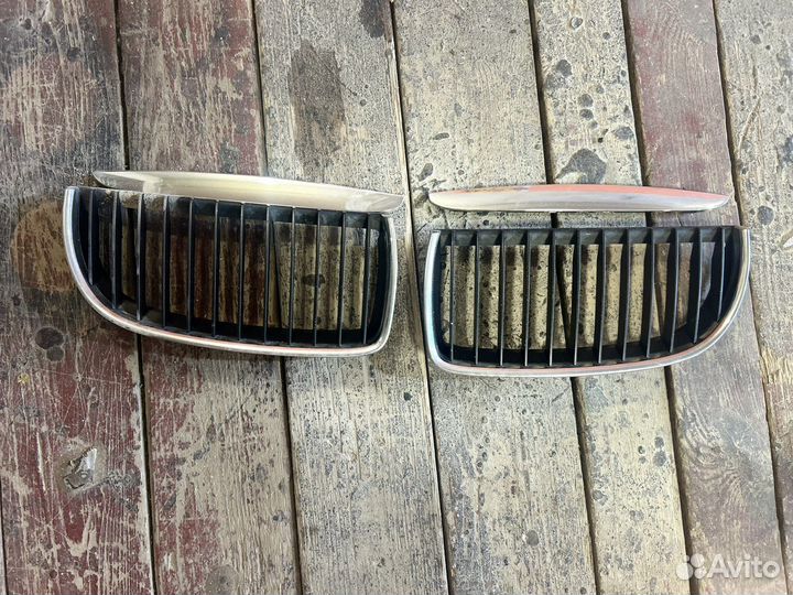 Решетка радиатора bmw e90, оригинал(ноздри)
