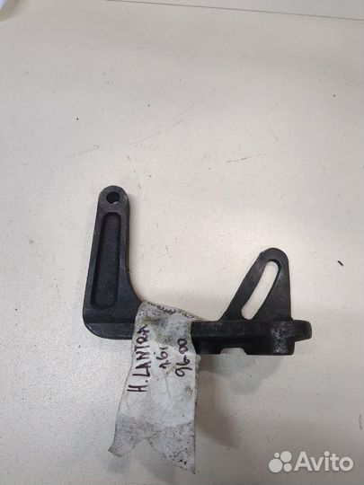 Кронштейн крепления генератора Hyundai Lantra, 199