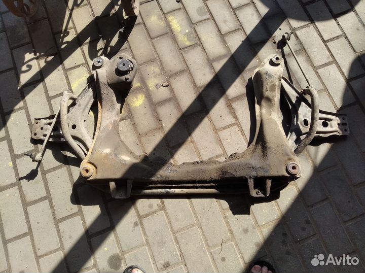 Подрамник ауди 80 б4