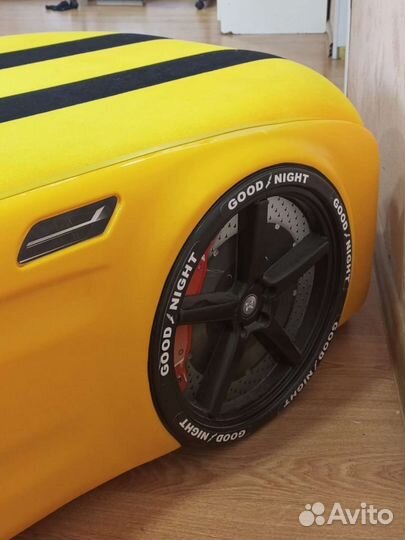 Детская кровать машина