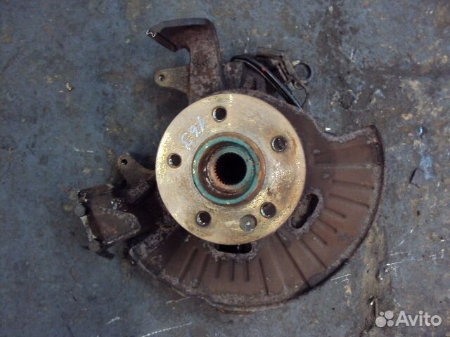 Поворотный кулак со ступицей Mercedes ML W163