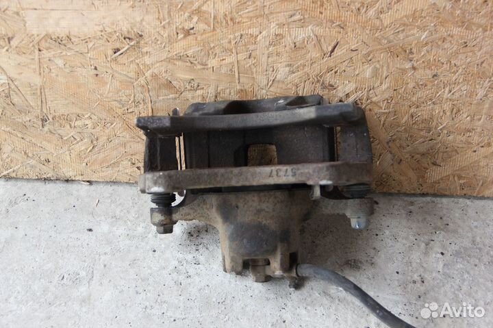 Суппорт mitsubishi outlander передний левый