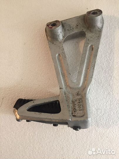 Кронштейн задний левый Suzuki GSF 1200 96 - 00