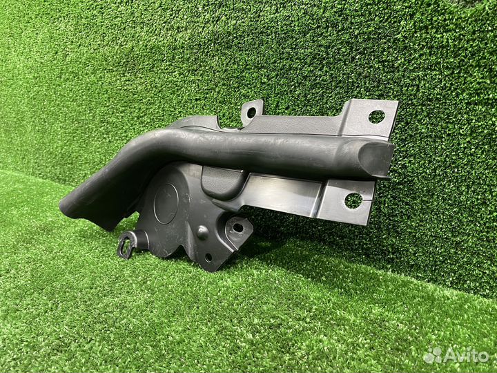 Уплотнитель капота правый BMW G20