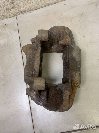 Суппорт передний левый Mercedes W124 E