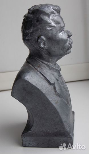 Бюст писателя А.М. Горького