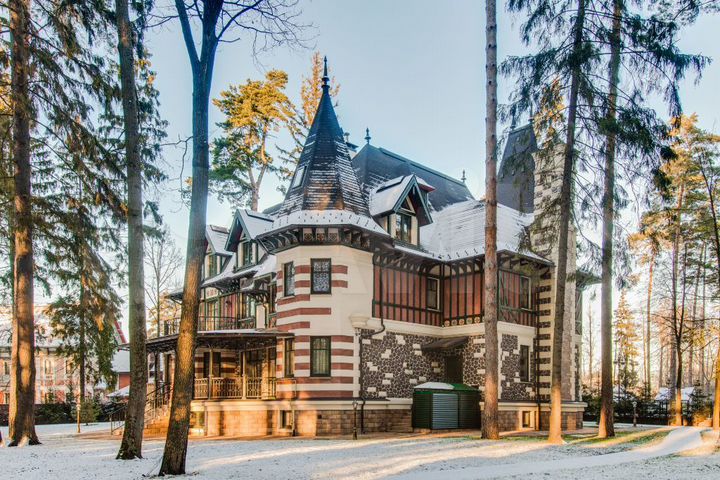 Дом 980 м² на участке 30 сот.