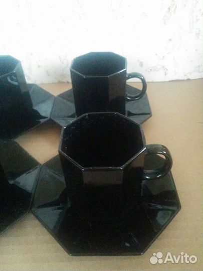 Чашки с блюдцами черное стекло Франция