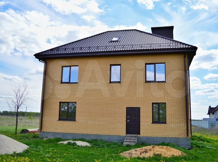 Коттедж 216 м² на участке 15 сот.