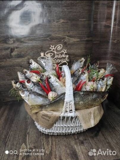 Подарочная корзина с рыбой. Подарок мужчине