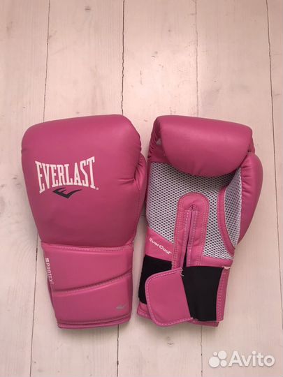 Боксерские перчатки
