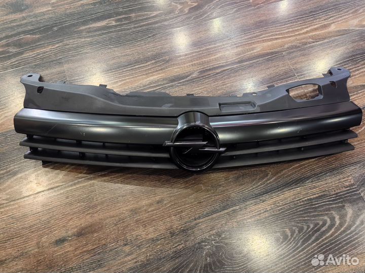 Решетка радиатора Astra H