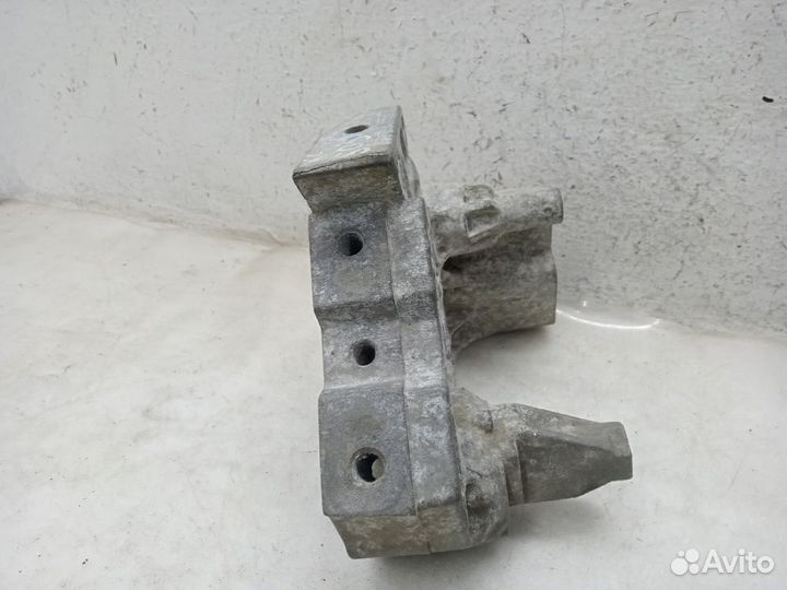 Кронштейн двигателя volkswagen golf 6 Правый