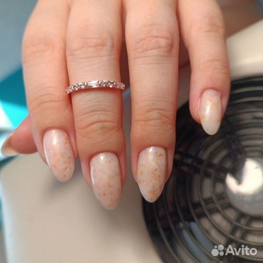 Модель на маникюр