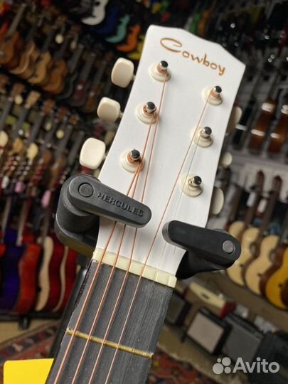 Акустическая гитара