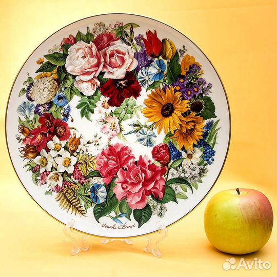 Фарфоровая тарелка