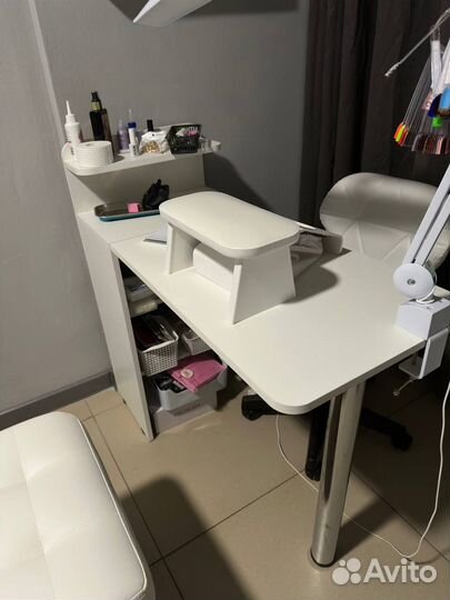 Маникюрный стол
