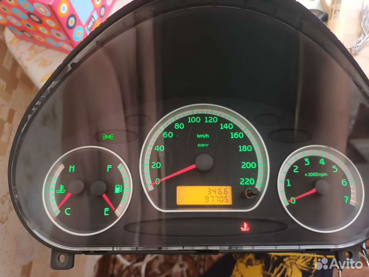 Панель приборов с тахометром