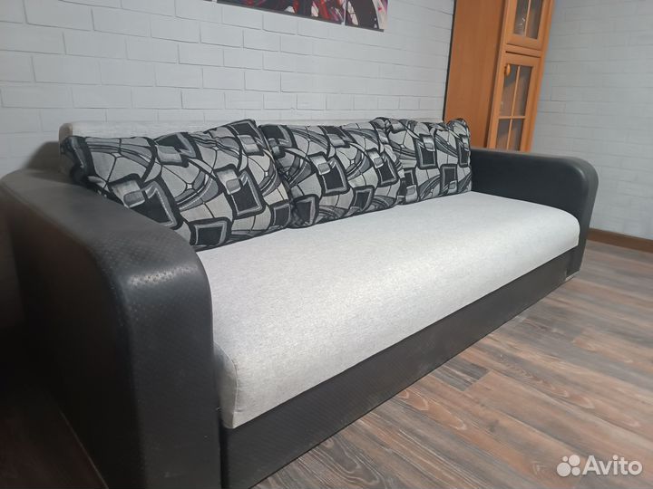 Диван прямой раскладной большой