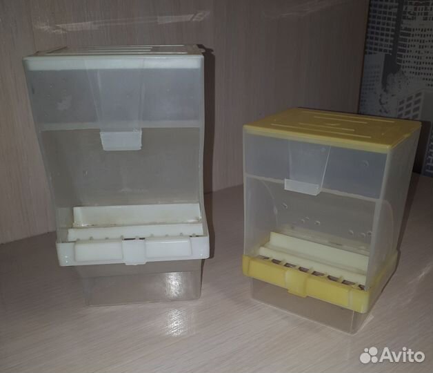 Автоматическая кормушка для попугаев