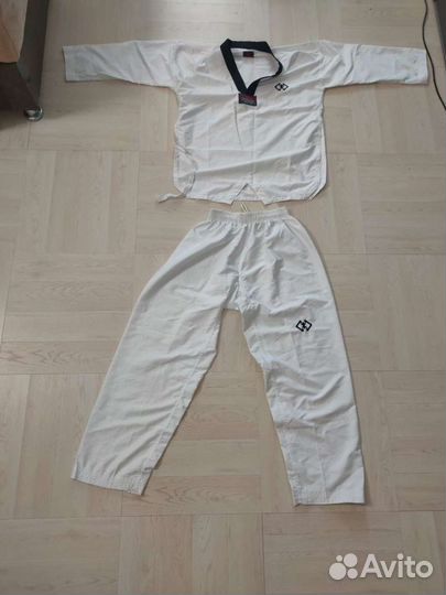 Комплект защиты и кимоно для тхэквондо