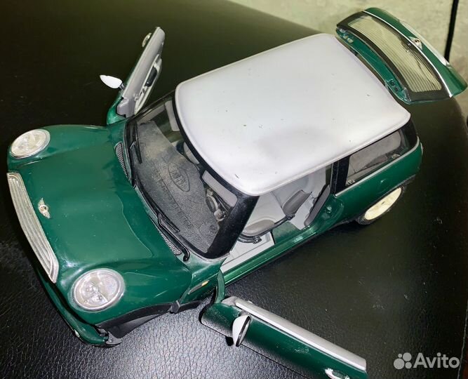 Мини купер Mini cooper Bburago 1/18 без колеса