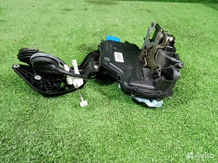 Замок боковой двери передний правый Porsche