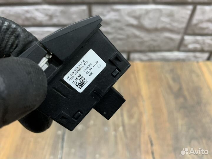 Skoda Rapid Кнопка аварийной сигнализации