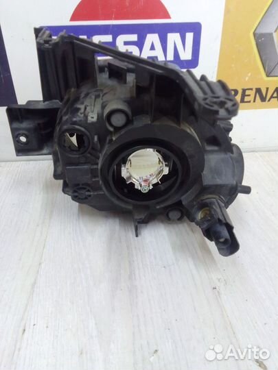 Фара Nissan juke F15 Прав