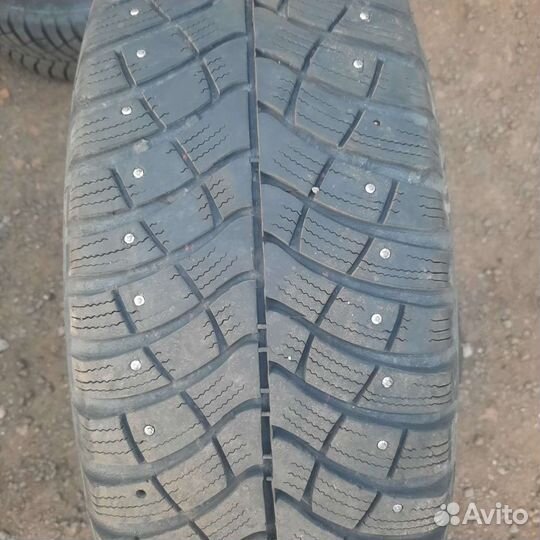 Зимняя резина на дисках 215/ 65 R16