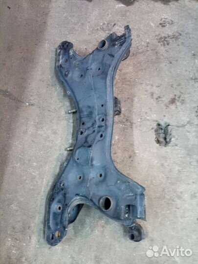 Балка передняя/подрамник toyota yaris/vitz/BB