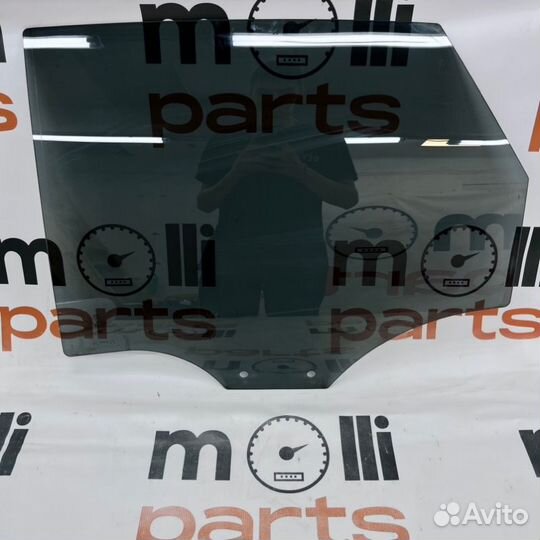 Стекло двери заднее левое Audi Q3 8U 2014