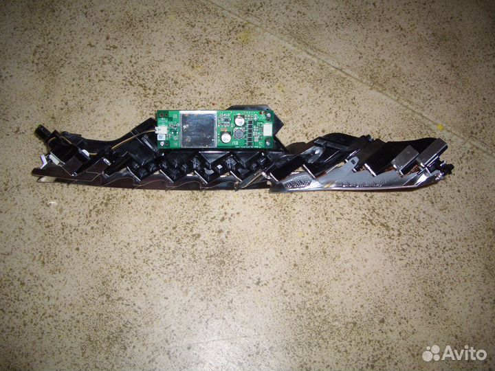 Стекло фары правой Джили Эмгрант с 09