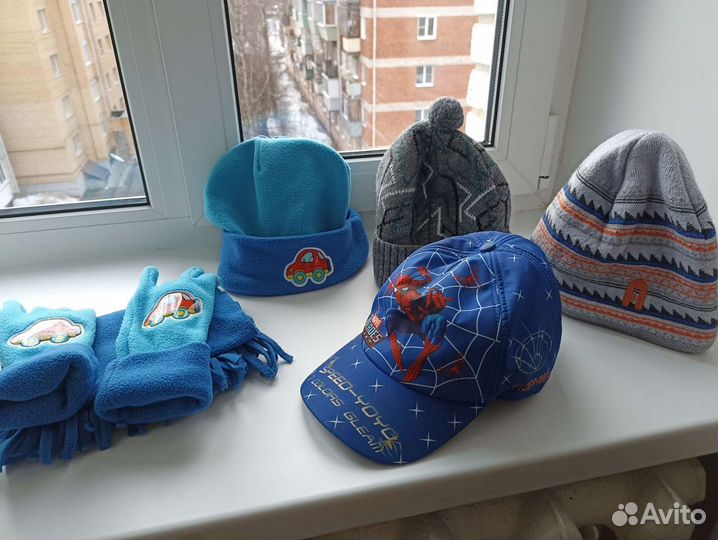 Демисезонные шапки на мальчика 7-10 лет пакетом