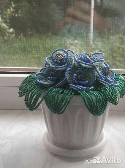 Фиалки из бисера.(9бутонов в горшке)