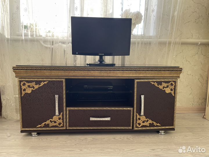 Подставка под телевизор