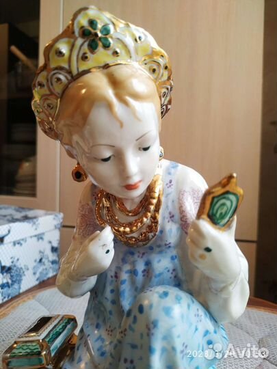 Фарфоровые статуэтки лфз Малахитовая Шкатулка