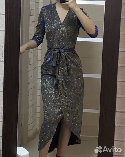 Продаю вечерние платья и детский костюм для бокса