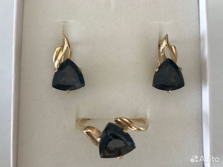 Золотой гарнитур