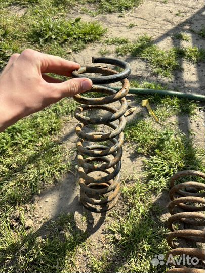 Пружина от бмв е34