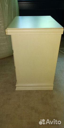 Тумба прикроватная