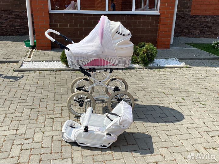 Коляска из эко кожи