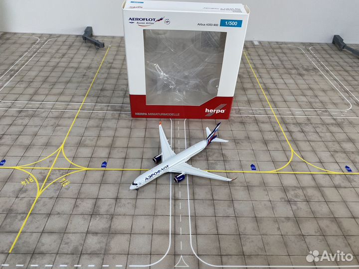 Модель самолета 1/500 herpa a350 аэрофлот