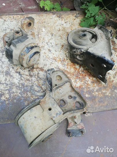 Подушка двигателя кронштейн кпп Maздa 626 GE 91-97