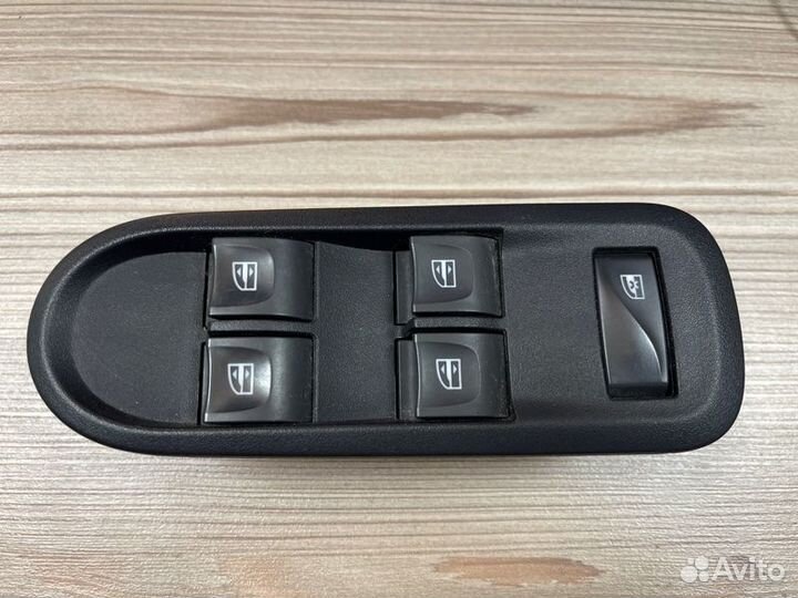 Блок управления стеклоподъемниками передний левый