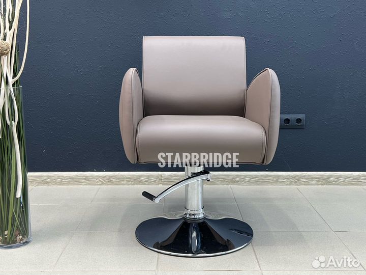 Парикмахерское кресло