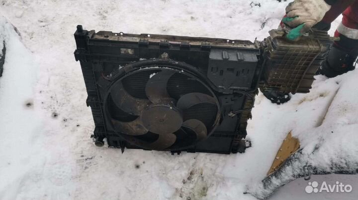Радиатор охлаждения Mercedes vito 638