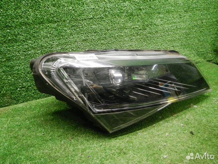 Фара правая Skoda Superb