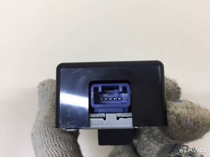 Блок управления центральным замком Toyota Camry V5
