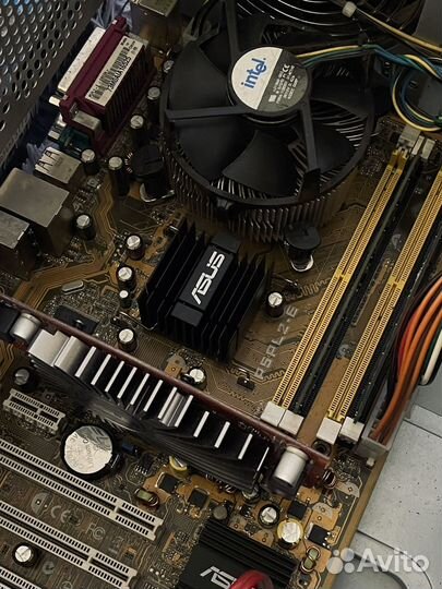 Материнская плата с процессором и памятью